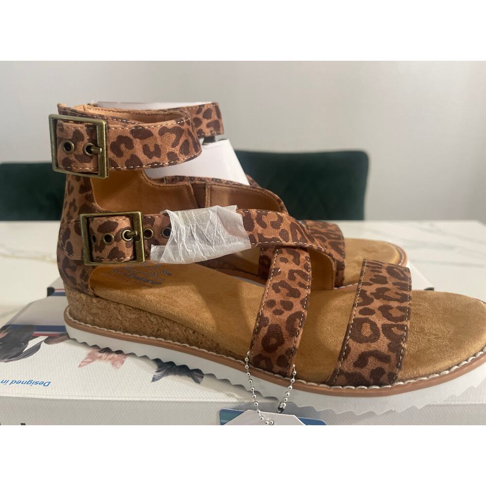BOBS Skechers  Desert Kiss - Golden Dahlia Leopard  women size 7
